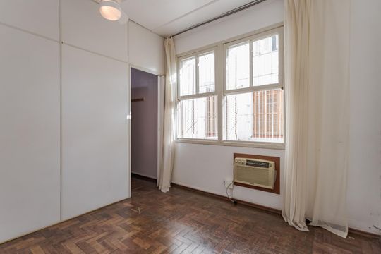 Quarto de apartamento à venda com 1 quarto, 46m² em Passo D’areia, Porto Alegre