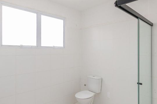 Banheiro de apartamento à venda com 1 quarto, 42m² em Olaria, Canoas