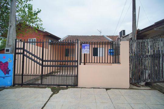 Fachada de casa à venda com 2 quartos, 46m² em Vicentina, São Leopoldo