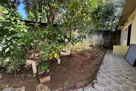 Quintal de casa à venda com 2 quartos, 121m² em Jardim Bandeirantes, Barueri