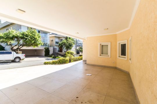 Garagem de casa de condomínio para alugar com 4 quartos, 415m² em Parque Sinai, Santana de Parnaíba