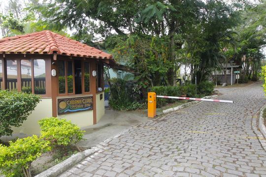 Fachada de casa de condomínio para alugar com 2 quartos, 60m² em Praia do Siqueira, Cabo Frio