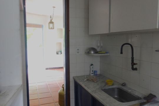Cozinha de casa de condomínio para alugar com 2 quartos, 60m² em Praia do Siqueira, Cabo Frio