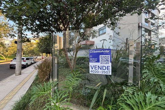 Plaquinha Instalada código VGKU-36 de apartamento à venda com 1 quarto, 110m² em Jardim Lindóia, Porto Alegre
