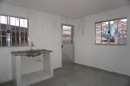 Casa para alugar com 1 quarto, 29m² em Jardim Santo Eduardo, Embu das Artes