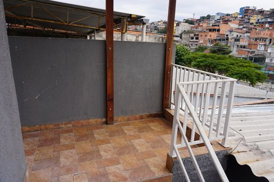 Varanda de casa para alugar com 1 quarto, 29m² em Jardim Santo Eduardo, Embu das Artes