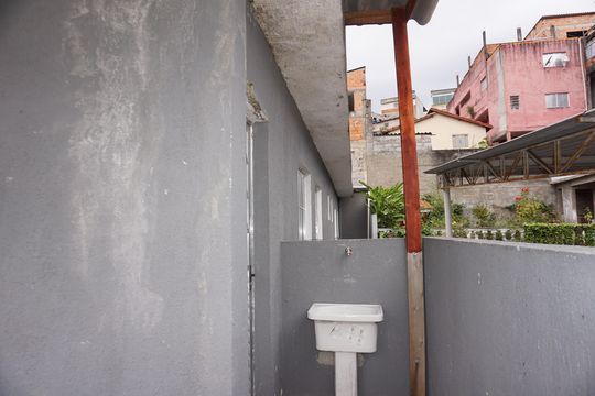 Lavanderia de casa para alugar com 1 quarto, 29m² em Jardim Santo Eduardo, Embu das Artes