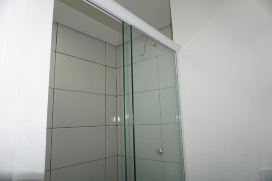 Banheiro de casa para alugar com 1 quarto, 29m² em Jardim Santo Eduardo, Embu das Artes