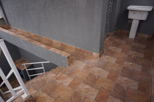 Varanda de casa para alugar com 1 quarto, 29m² em Jardim Santo Eduardo, Embu das Artes