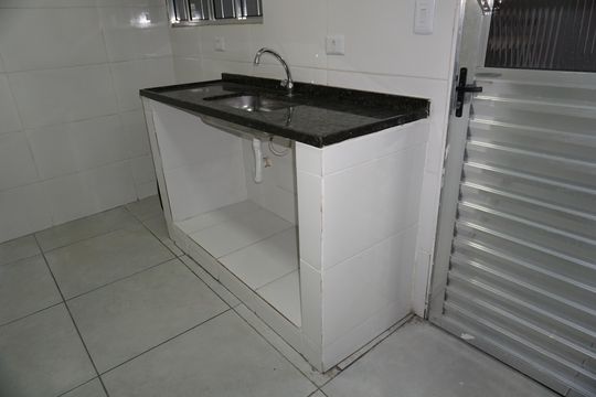 Cozinha de casa para alugar com 1 quarto, 35m² em Jardim Santo Eduardo, Embu das Artes