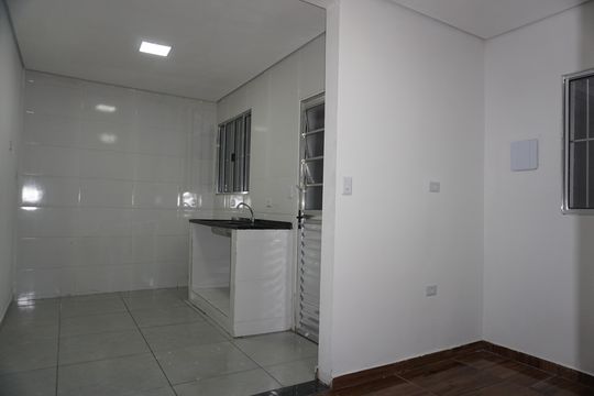Casa para alugar com 1 quarto, 35m² em Jardim Santo Eduardo, Embu das Artes