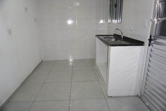 Cozinha de casa para alugar com 1 quarto, 35m² em Jardim Santo Eduardo, Embu das Artes