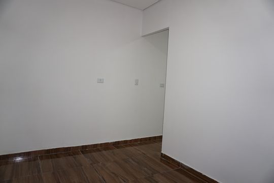 Quarto de casa para alugar com 1 quarto, 35m² em Jardim Santo Eduardo, Embu das Artes