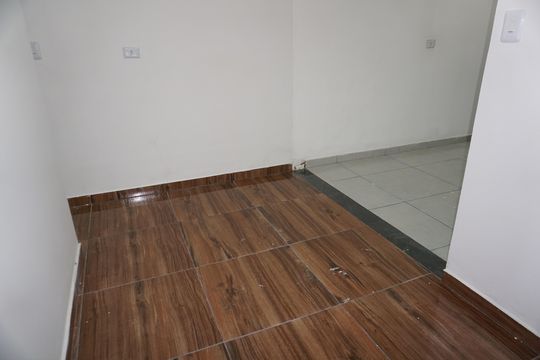 Sala de casa para alugar com 1 quarto, 35m² em Jardim Santo Eduardo, Embu das Artes
