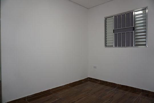 Quarto de casa para alugar com 1 quarto, 35m² em Jardim Santo Eduardo, Embu das Artes