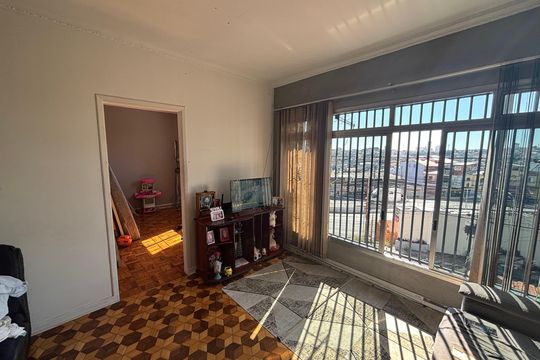Sala de casa à venda com 6 quartos, 250m² em Jardim Eliane, São Paulo