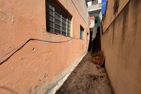 Corredor de casa à venda com 6 quartos, 250m² em Jardim Eliane, São Paulo