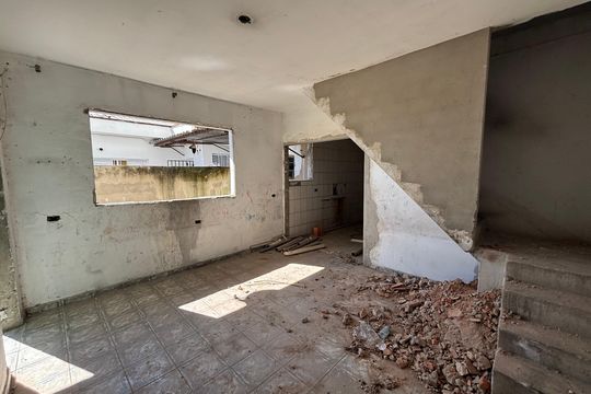 Sala 2 de casa à venda com 6 quartos, 250m² em Jardim Eliane, São Paulo