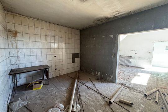 Cozinha 2 de casa à venda com 6 quartos, 250m² em Jardim Eliane, São Paulo