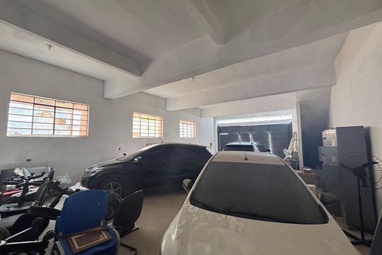 Salao de casa à venda com 6 quartos, 250m² em Jardim Eliane, São Paulo
