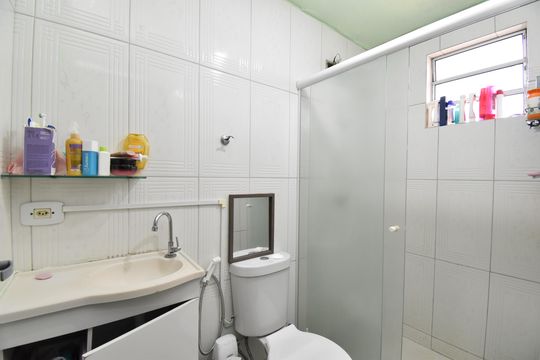 Banheiro de apartamento para alugar com 2 quartos, 1m² em Ganchinho, Curitiba