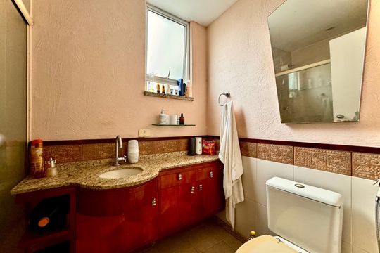 Banheiro da Suíte de apartamento para alugar com 3 quartos, 145m² em Botafogo, Rio de Janeiro