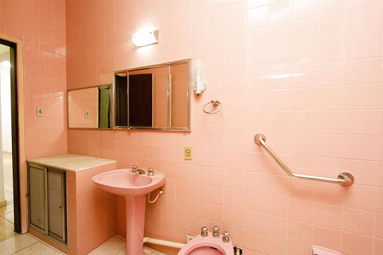 Banheiro Social de casa para alugar com 3 quartos, 410m² em Coração Eucarístico, Belo Horizonte