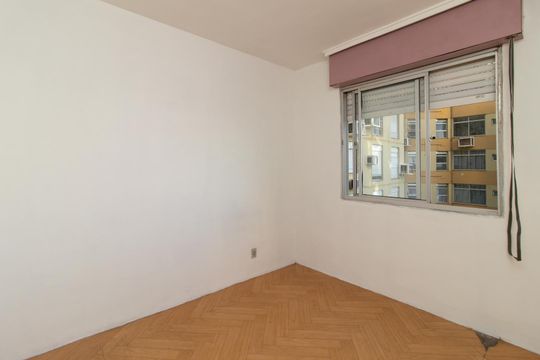 Quarto 1 de apartamento à venda com 2 quartos, 64m² em Cristal, Porto Alegre