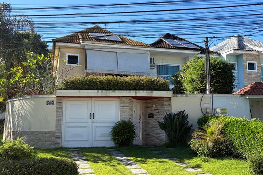 Fachada de casa de condomínio à venda com 3 quartos, 144m² em Anil, Rio de Janeiro