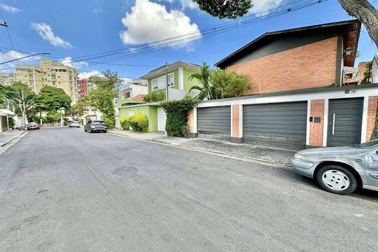 Fachada de casa à venda com 4 quartos, 216m² em Lapa, São Paulo