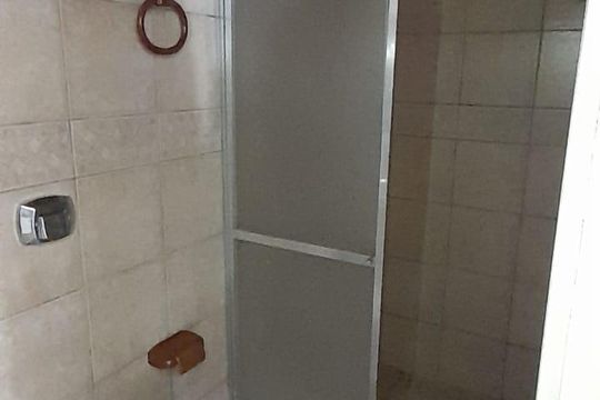 Banheiro de apartamento para alugar com 2 quartos, 60m² em Vila Jardim, Porto Alegre