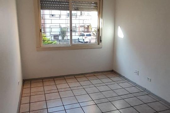 Quarto 2 de apartamento para alugar com 2 quartos, 60m² em Vila Jardim, Porto Alegre
