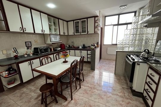 Cozinha de apartamento à venda com 4 quartos, 185m² em Praia da Bandeira, Rio de Janeiro