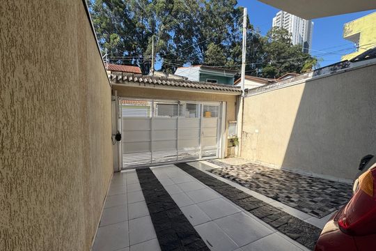 Garagem de casa à venda com 3 quartos, 140m² em Umuarama, Osasco