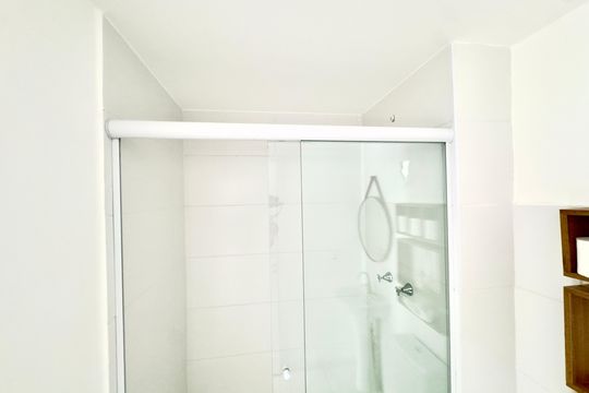 Banheiro de apartamento à venda com 2 quartos, 45m² em Picanço, Guarulhos