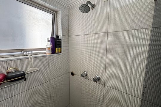 Banheiro de apartamento à venda com 2 quartos, 50m² em Vila Pierina, São Paulo