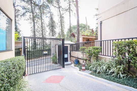 Entrada garagem de apartamento à venda com 3 quartos, 65m² em Morumbi, São Paulo