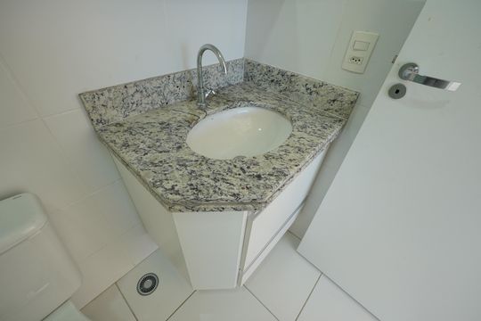 Banheiro de kitnet/studio para alugar com 1 quarto, 91m² em Liberdade, São Paulo