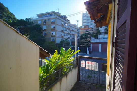 Sala 1 - Vista de casa à venda com 4 quartos, 160m² em São João, Porto Alegre