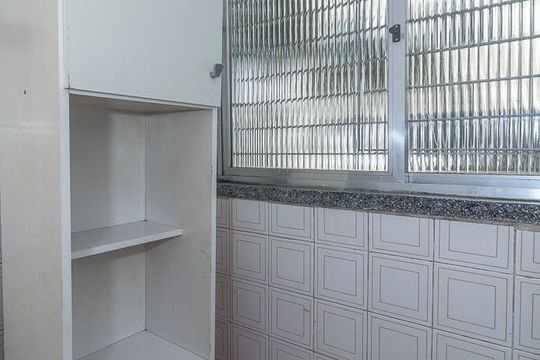 Cozinha e Área de Serviço de kitnet/studio à venda com 1 quarto, 32m² em Vila Ipiranga, Porto Alegre