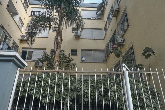 Fachada de kitnet/studio à venda com 1 quarto, 32m² em Vila Ipiranga, Porto Alegre