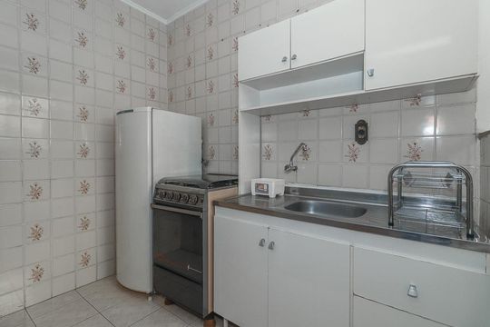 Cozinha e Área de Serviço de kitnet/studio à venda com 1 quarto, 32m² em Vila Ipiranga, Porto Alegre