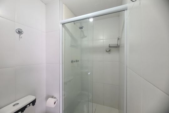 Banheiro de apartamento para alugar com 1 quarto, 44m² em Jardim Guairaca, São Paulo