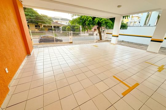 Garagem de apartamento para alugar com 1 quarto, 47m² em Canasvieiras, Florianópolis