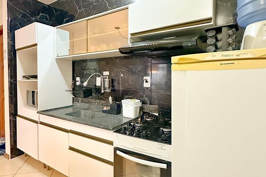 Cozinha de apartamento para alugar com 1 quarto, 47m² em Canasvieiras, Florianópolis