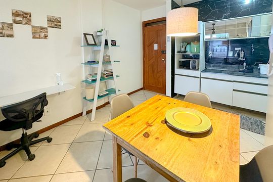 Sala de Jantar de apartamento para alugar com 1 quarto, 47m² em Canasvieiras, Florianópolis
