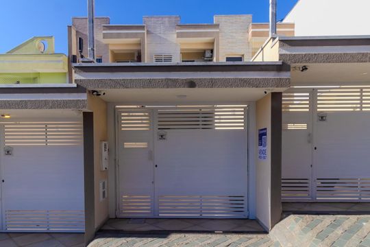 Fachada de casa à venda com 3 quartos, 102m² em Vila Lucia, São Paulo