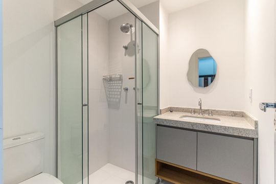 Banheiro de kitnet/studio para alugar com 1 quarto, 30m² em Higienópolis, São Paulo