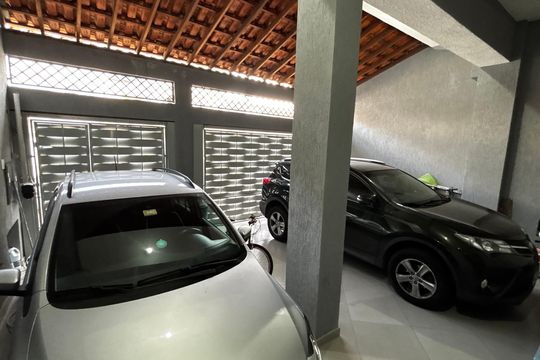 Garagem de casa à venda com 3 quartos, 320m² em Parque Oratório, Santo André