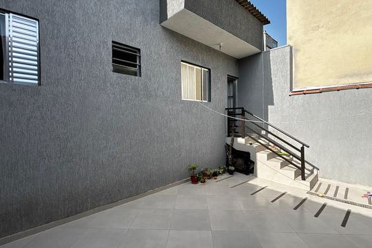 Quintal de casa à venda com 3 quartos, 320m² em Parque Oratório, Santo André